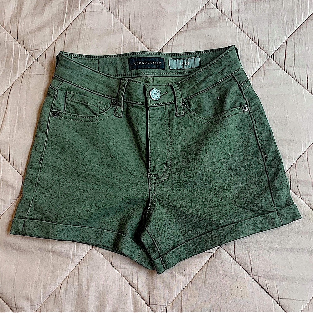 Green high waisted shorts